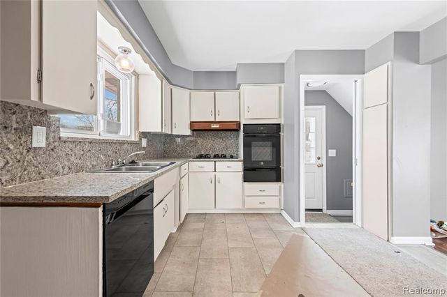 28507 Sunnydale Street, Livonia, MI 48154