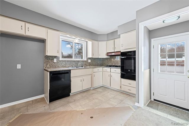 28507 Sunnydale Street, Livonia, MI 48154