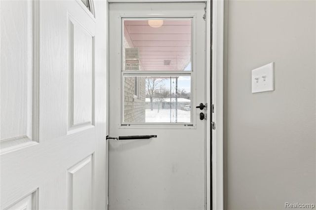 28507 Sunnydale Street, Livonia, MI 48154