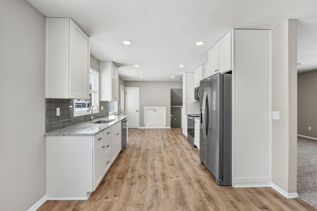 303 Lexington Avenue N, New Prague, MN 56071