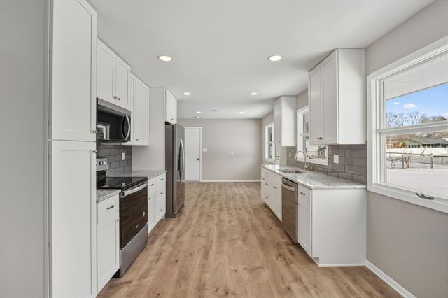 303 Lexington Avenue N, New Prague, MN 56071