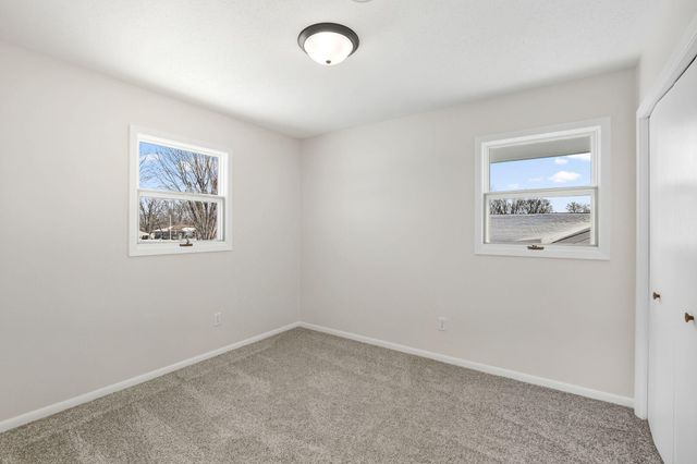 303 Lexington Avenue N, New Prague, MN 56071