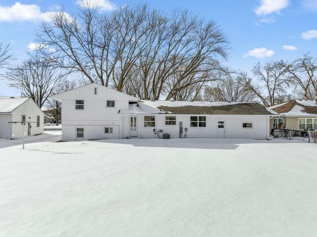 303 Lexington Avenue N, New Prague, MN 56071