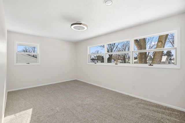 303 Lexington Avenue N, New Prague, MN 56071