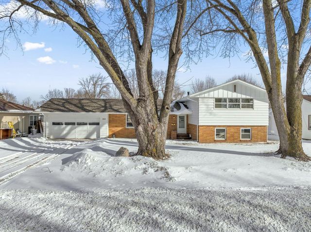 303 Lexington Avenue N, New Prague, MN 56071