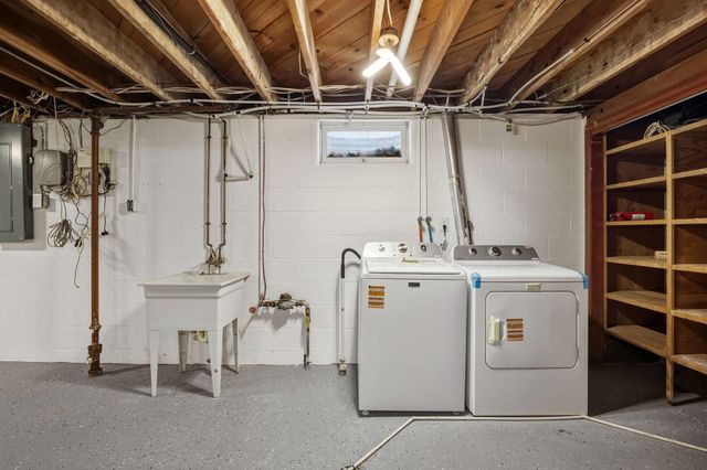 303 Lexington Avenue N, New Prague, MN 56071