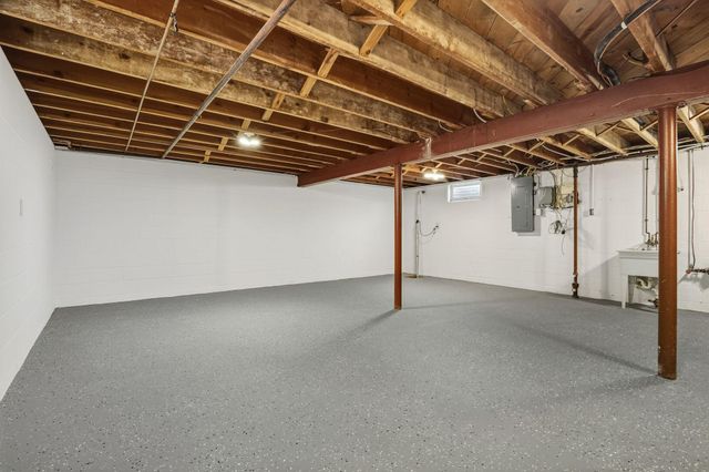 303 Lexington Avenue N, New Prague, MN 56071