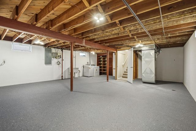 303 Lexington Avenue N, New Prague, MN 56071