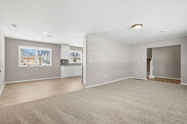 303 Lexington Avenue N, New Prague, MN 56071