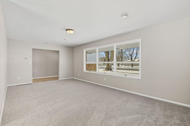 303 Lexington Avenue N, New Prague, MN 56071