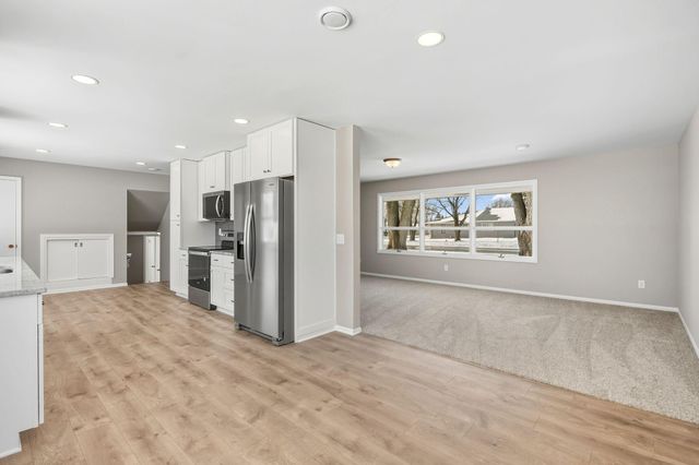 303 Lexington Avenue N, New Prague, MN 56071