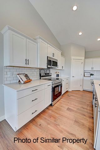 2935 Clubhouse Dr, Marion, IA 52302