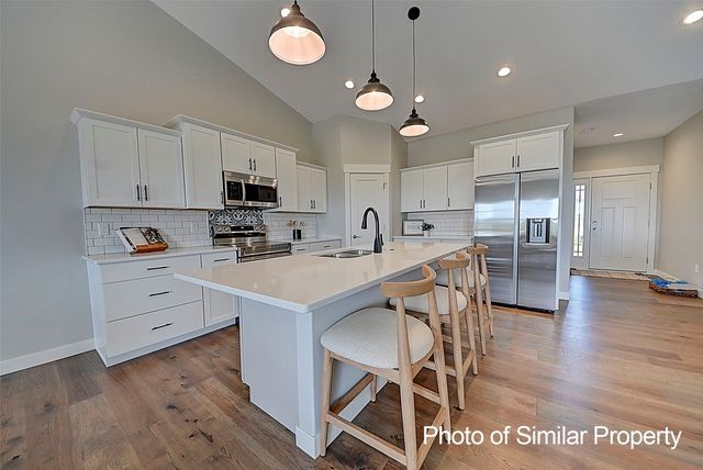 2935 Clubhouse Dr, Marion, IA 52302