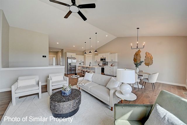 2935 Clubhouse Dr, Marion, IA 52302