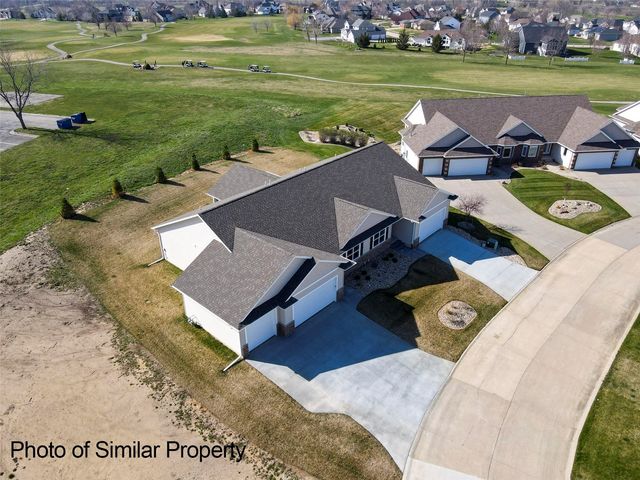 2935 Clubhouse Dr, Marion, IA 52302