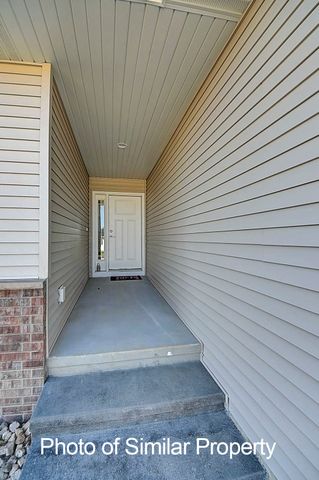 2935 Clubhouse Dr, Marion, IA 52302