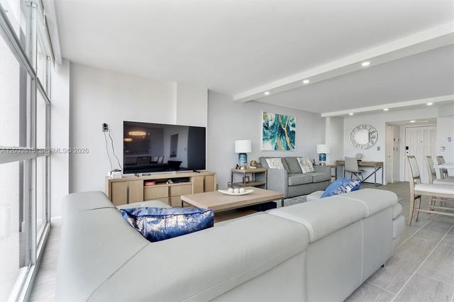 600 Parkview Dr 815, Hallandale Beach, FL 33009