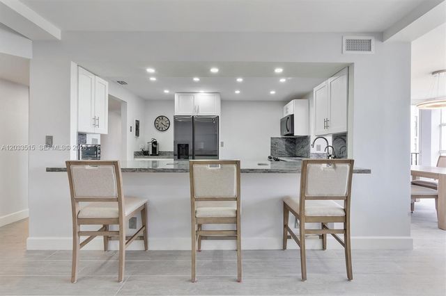 600 Parkview Dr 815, Hallandale Beach, FL 33009