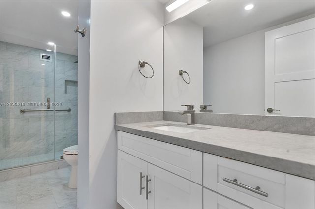 600 Parkview Dr 815, Hallandale Beach, FL 33009