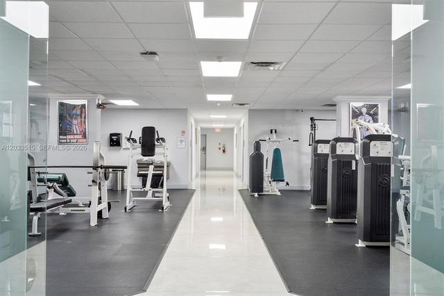 600 Parkview Dr 815, Hallandale Beach, FL 33009