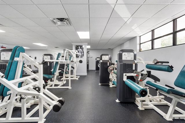 600 Parkview Dr 815, Hallandale Beach, FL 33009