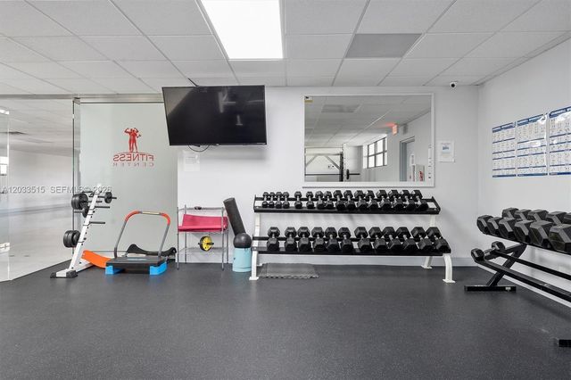 600 Parkview Dr 815, Hallandale Beach, FL 33009