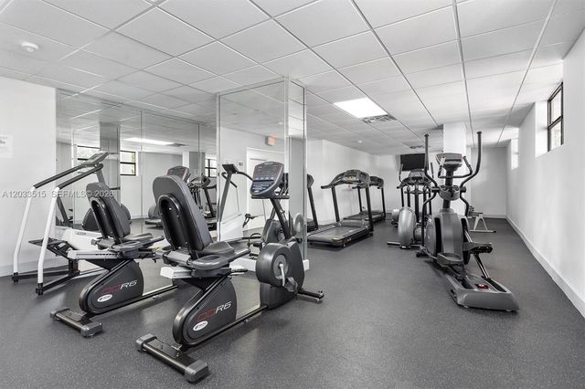 600 Parkview Dr 815, Hallandale Beach, FL 33009