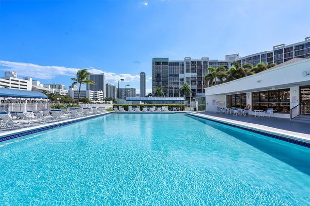 600 Parkview Dr 815, Hallandale Beach, FL 33009
