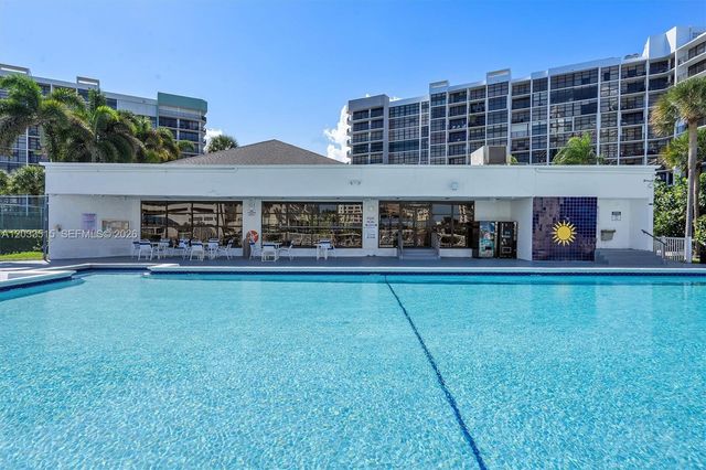600 Parkview Dr 815, Hallandale Beach, FL 33009