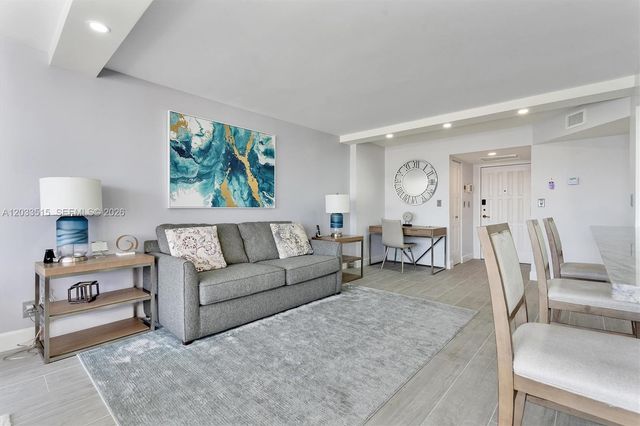 600 Parkview Dr 815, Hallandale Beach, FL 33009