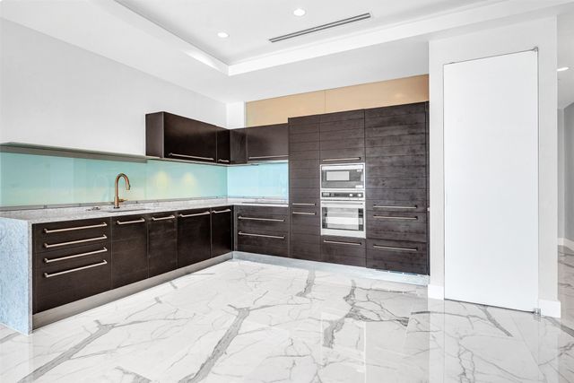 2408 Victory park 1140, Dallas, TX 75219
