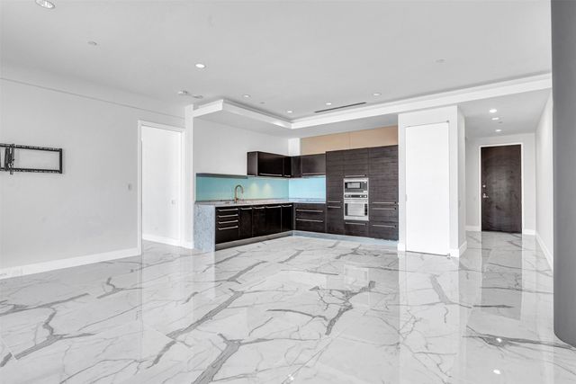 2408 Victory park 1140, Dallas, TX 75219