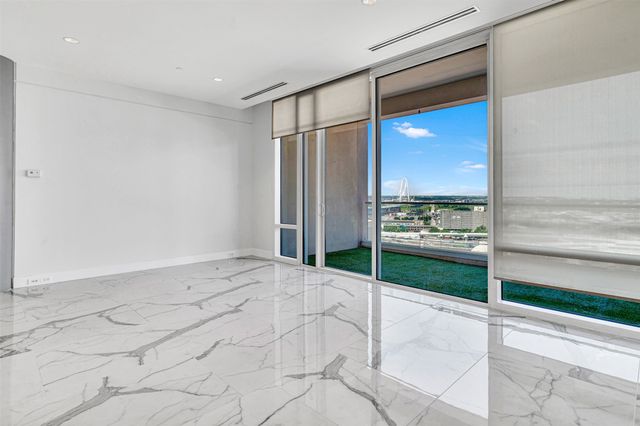 2408 Victory park 1140, Dallas, TX 75219