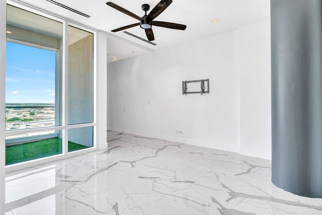 2408 Victory park 1140, Dallas, TX 75219