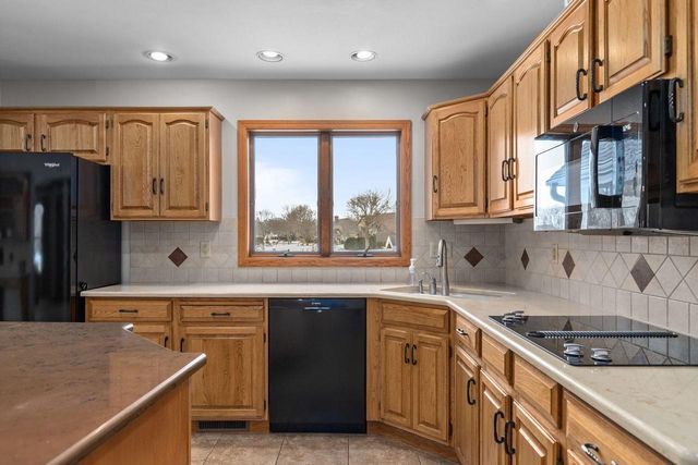 1960 CLIFFVIEW COURT, Oshkosh, WI 54902