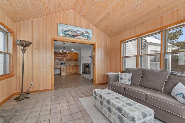 1960 CLIFFVIEW COURT, Oshkosh, WI 54902