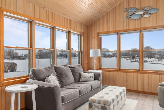 1960 CLIFFVIEW COURT, Oshkosh, WI 54902