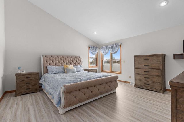 1960 CLIFFVIEW COURT, Oshkosh, WI 54902