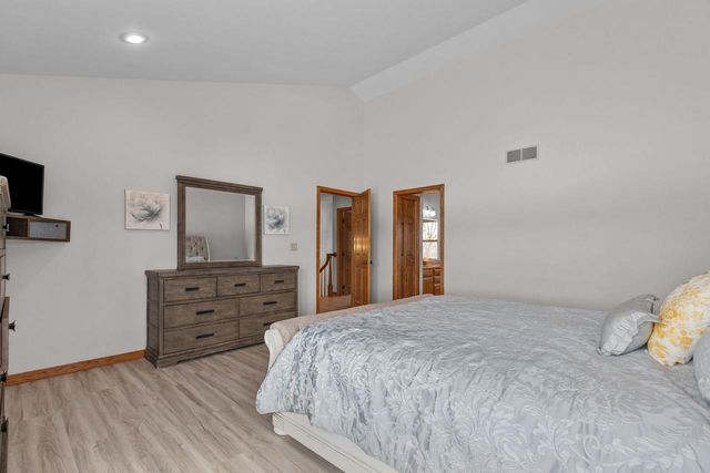 1960 CLIFFVIEW COURT, Oshkosh, WI 54902