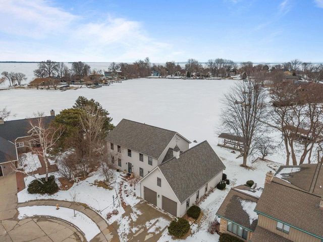 1960 CLIFFVIEW COURT, Oshkosh, WI 54902