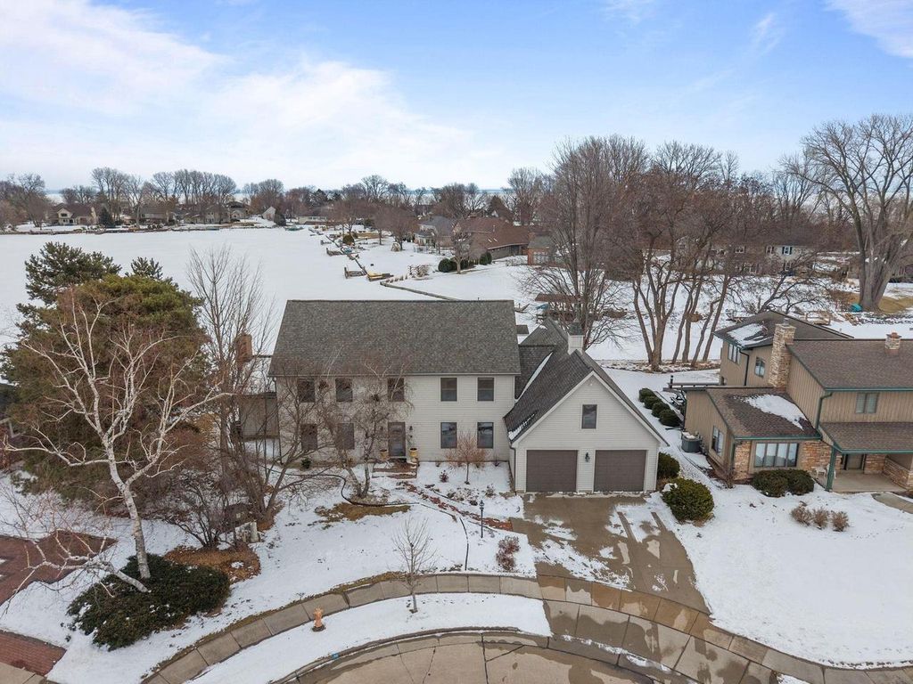 1960 CLIFFVIEW COURT, Oshkosh, WI 54902