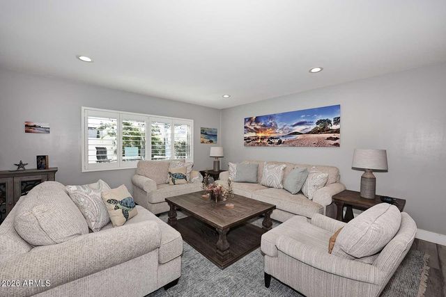 4641 E MOUNTAIN VIEW Road, Phoenix, AZ 85028