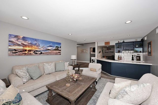 4641 E MOUNTAIN VIEW Road, Phoenix, AZ 85028