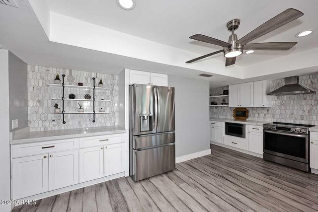 4641 E MOUNTAIN VIEW Road, Phoenix, AZ 85028