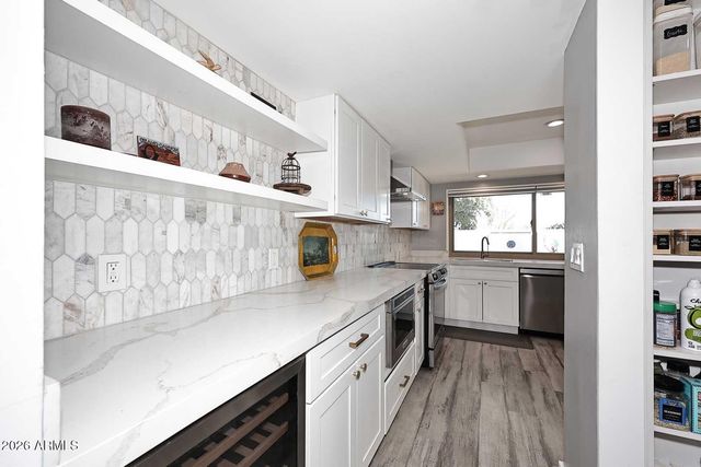 4641 E MOUNTAIN VIEW Road, Phoenix, AZ 85028