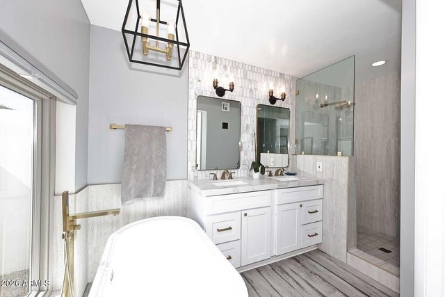 4641 E MOUNTAIN VIEW Road, Phoenix, AZ 85028