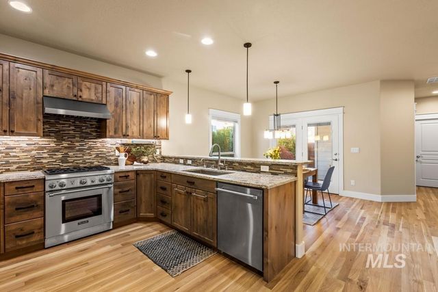 1243 E Prairiefire St, Meridian, ID 83646