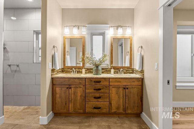 1243 E Prairiefire St, Meridian, ID 83646