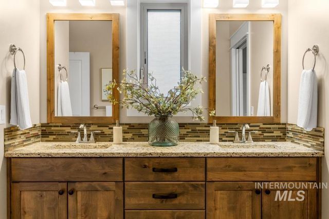 1243 E Prairiefire St, Meridian, ID 83646