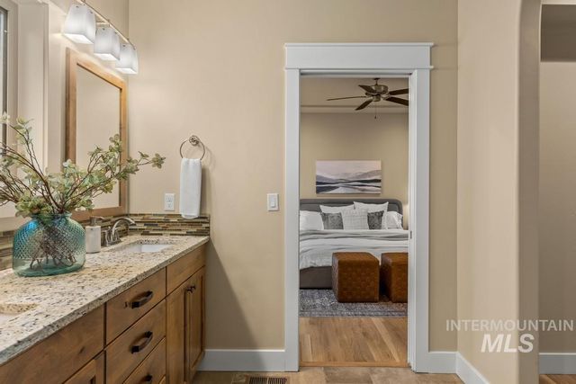 1243 E Prairiefire St, Meridian, ID 83646